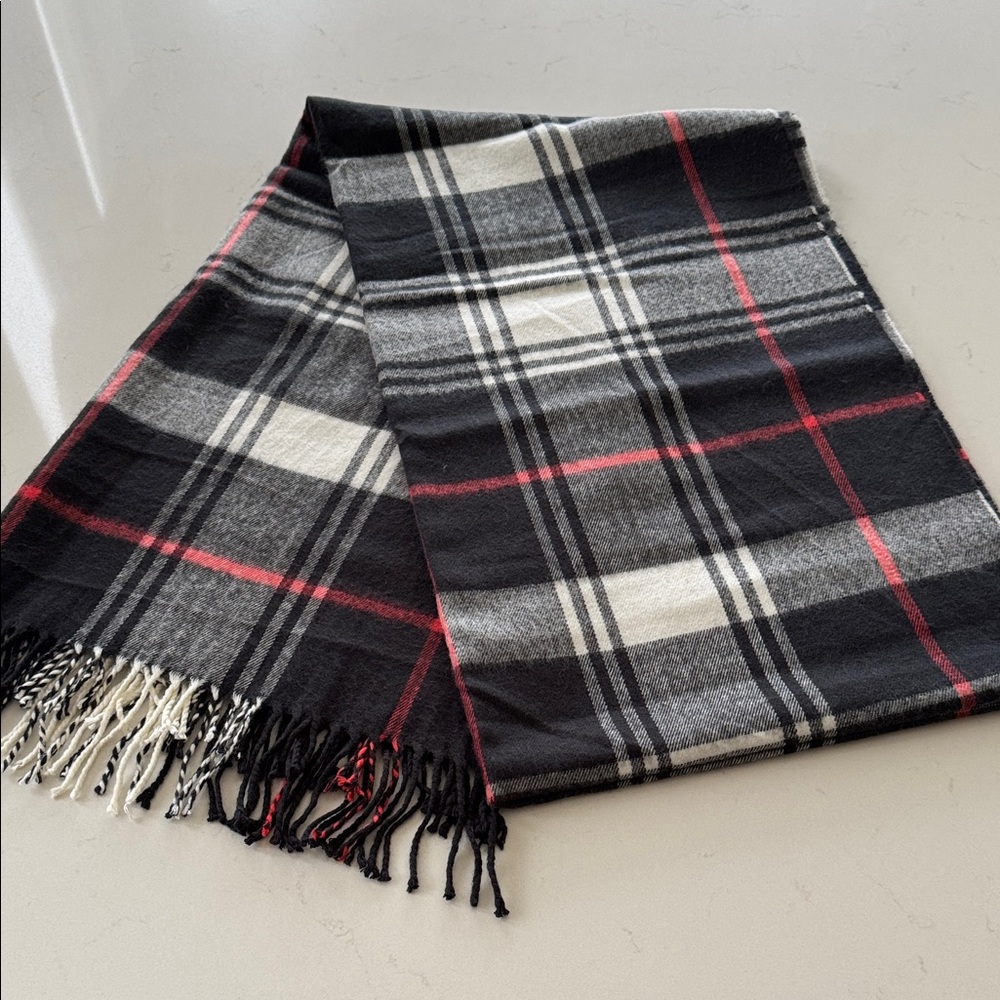 Gap Classic Black, Grey, Cream and Red Plaid Scarf 🧣 *New